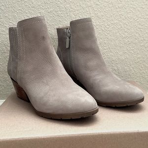 Blondo Waterproof Boots: Valli Waterproof Bootie - Sand Nubuck - Size 6.5